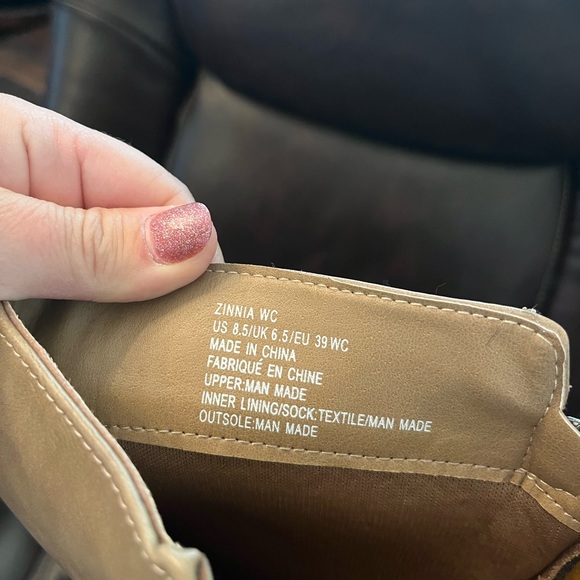 Size 8.5 EUC knee-high boots - Picture 3 of 4